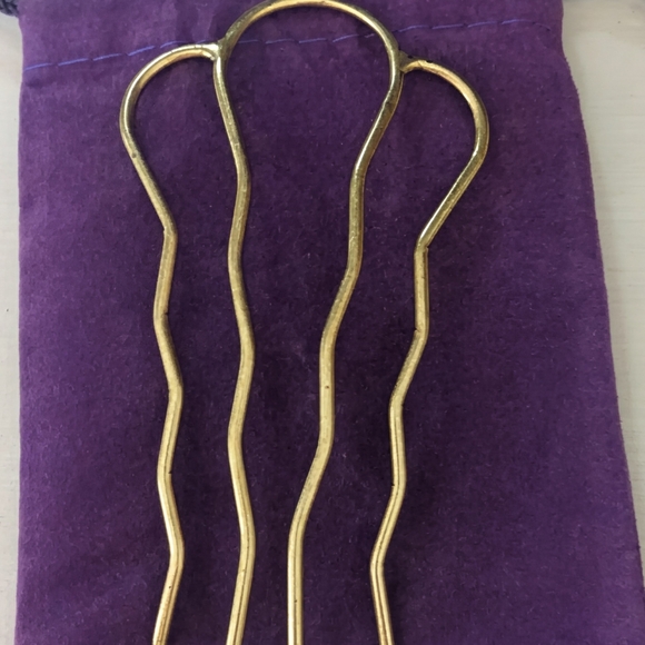 Avigail Adams Hairpin - Picture 3 of 3